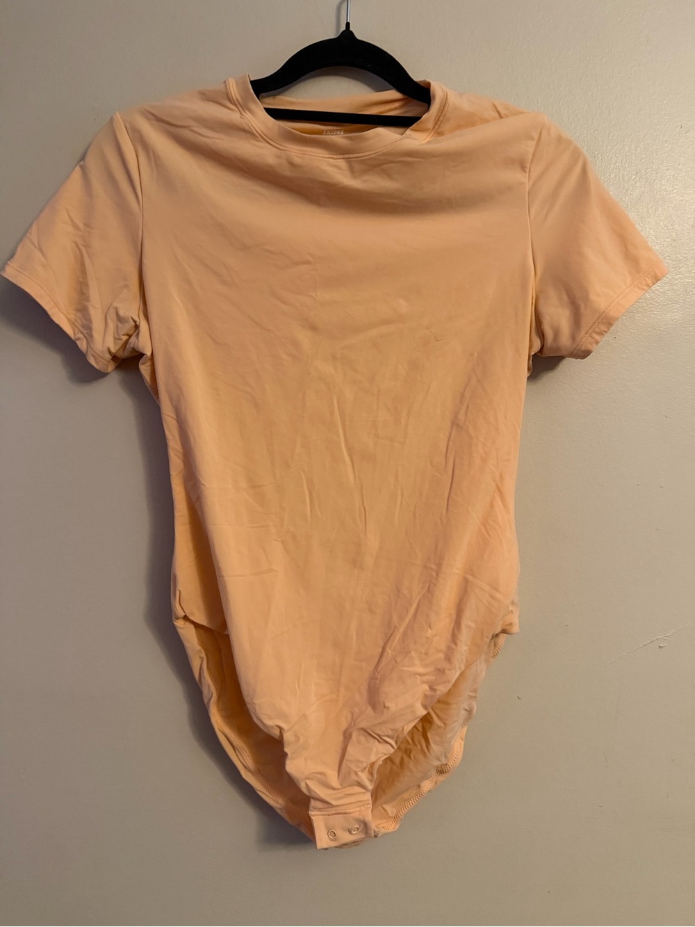 SKIMS Short Sleeve Bodysuit in Peach